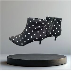 Betsey Johnson Black White Verona Polka Dot Side Zip Kitten Heel Booties Size 6